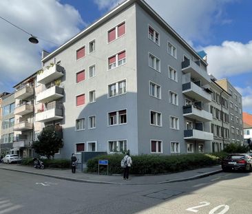Gemütliche Wohnung in belebter Seitenstrasse - Photo 2