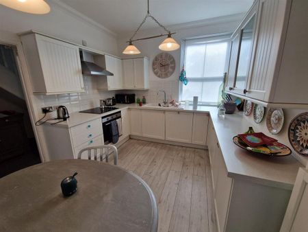2 bedroom maisonette to rent - Photo 2