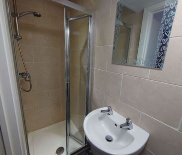 Gilroy Road, Kensington. - Photo 2