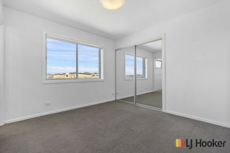 2 Bedroom Unit With Multiple Living Areas! - Photo 3