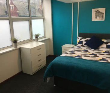 4 Bedroom 1 Bathroom - Photo 3