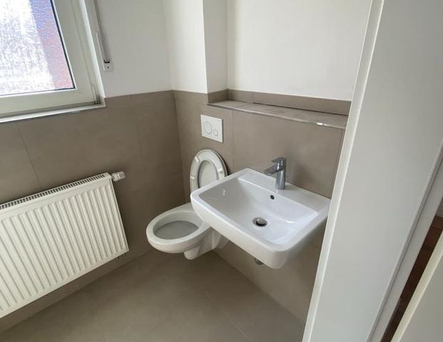 5 Zimmer Wohnung mit einer Werkstatt/Lagerhalle - Foto 1