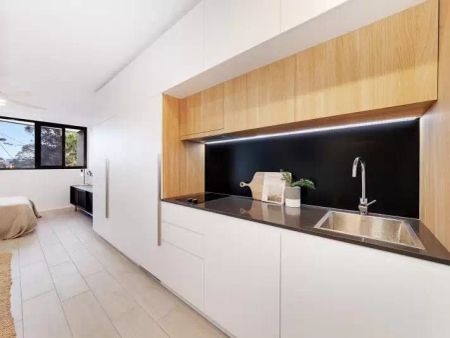 Studio with 1 bathroom - Photo 3
