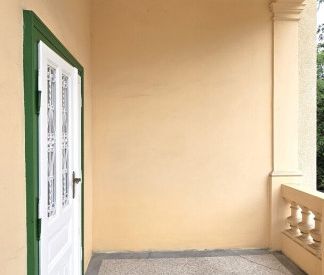 SANIERTE ALTBAUWOHNUNG MIT STUCK, PARKETTBÖDEN UND LOGGIA - Photo 4