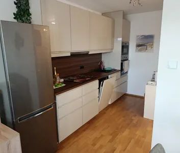 Vollmöblierte 2 Zimmerwohnung + Balkon, Kellerabteil, Neubau, 1 Garagenplatz in der hauseigenen Garage inkludiert - Foto 3