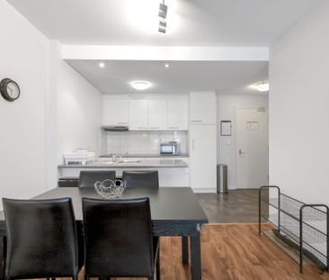 Spacious & Stylish Apartment in the heart of the East End! - Photo 5