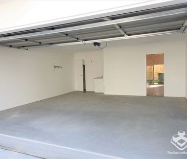 4 br Townhouses next door to Sunnybank Hills State School - Photo 2