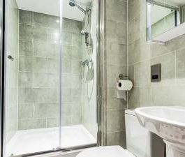 1 bedroom in a house share to rent - Photo 6