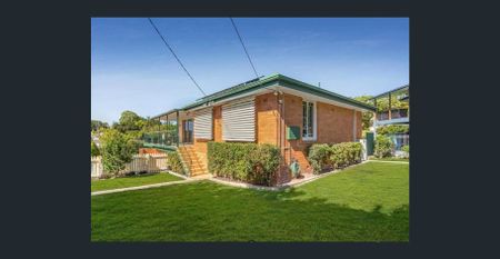 Modern 3-Bedroom Home with 2-Car Garage - Photo 5