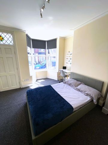 4 bedroom terraced house to rent - Photo 5