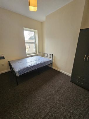 5 bed terraced to rent Wellington Street, DN32 - Photo 1