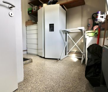 Mooie half-open bebouwing met 3 slpks, garage en tuin voor 975 EUR/mnd - Photo 1