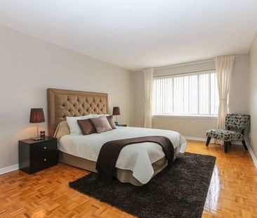 30 Chemin du Bord-du-Lac, Pointe-Claire, QC - Photo 3