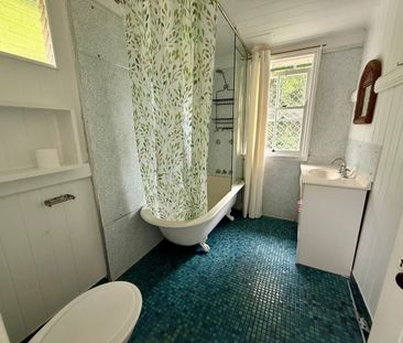 Newly renovated unit close to city - Photo 4