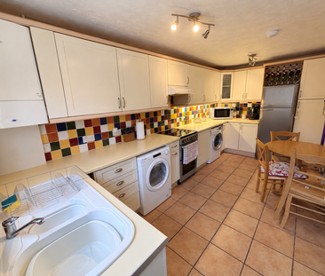 3 bedroom semi-detached house to rent - Photo 5
