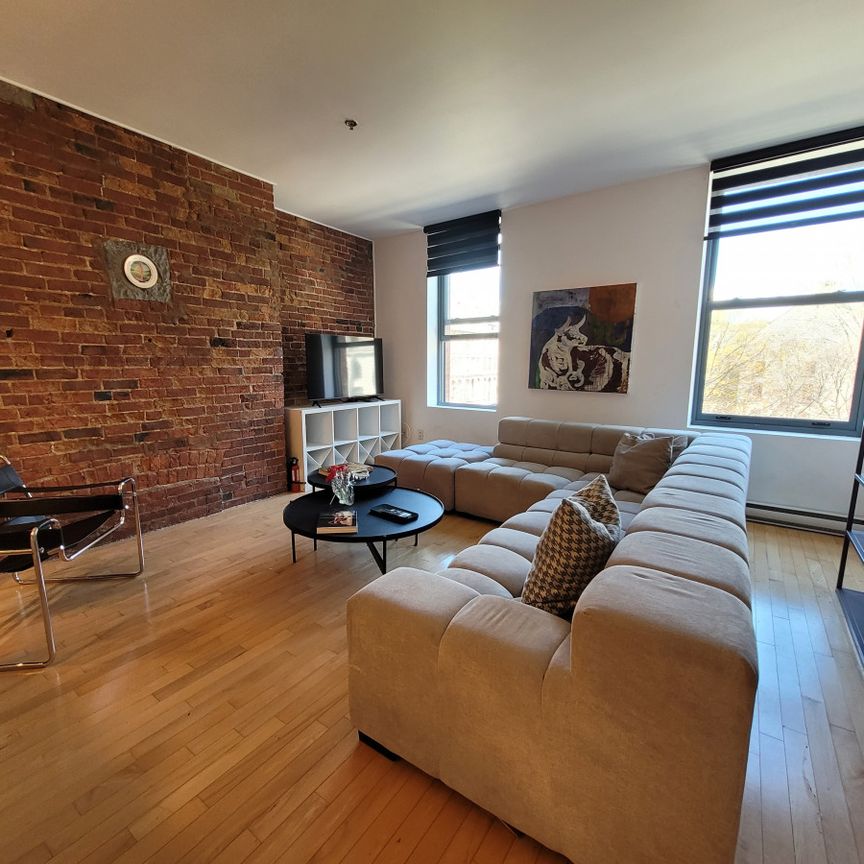 Superbe unité de condo offrant une chambre, complètement meublée. - Photo 1