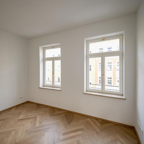 Hochwertig sanierter Altbau mit Fußbodenheizung und Parkett ! - Foto 1