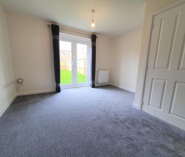3 bedroom end of terrace house to rent - Photo 2