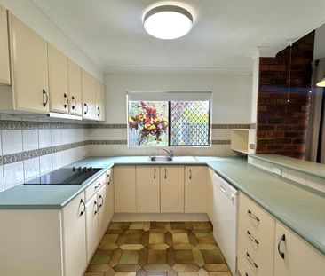 Stunning Single Level 2 Bedroom Unfurnished Townhouse on Isle of Capri - Photo 5