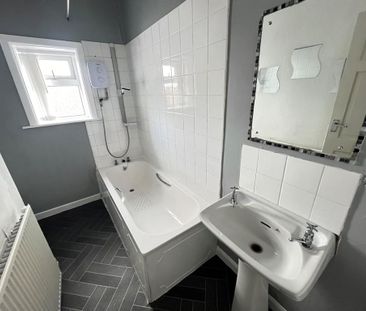 2 bedroom end of terrace house to rent - Photo 3