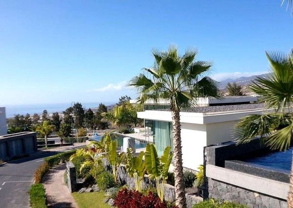 Luxury Villa for rent in Guía de Isora, Spain