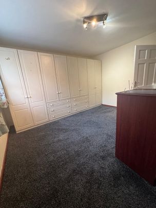 3 Bed Flat, Lonsdale Close, E6 - Photo 1