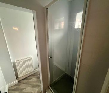 4 bedroom semi-detached house to rent - Photo 1