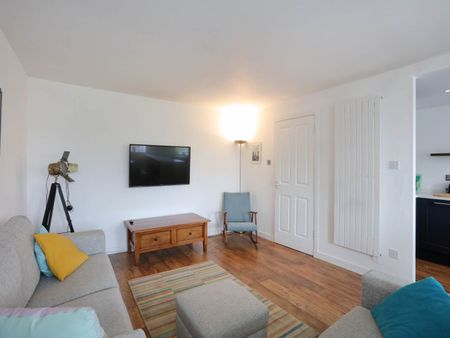 2 bed Flat to rent - Photo 4