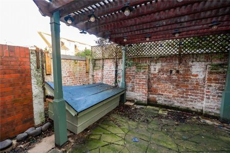 4 bedroom semi-detached house to rent - Photo 5