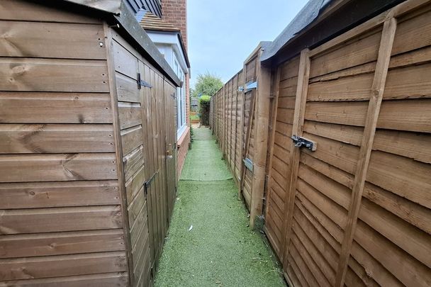 Farm End, Hemel Hempstead - Photo 1