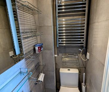 Studio Flat, Uxbridge Road, W12 - Photo 1