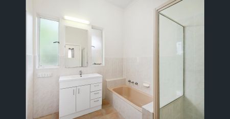 Spacious Family Home - Photo 5