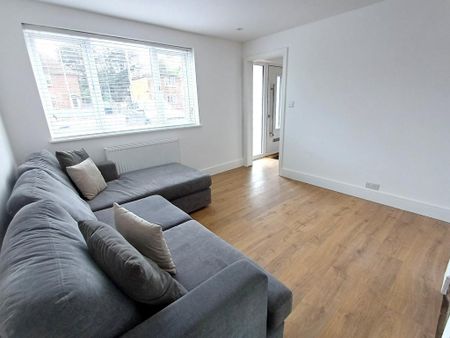 3 bedroom terraced house to rent - Photo 2