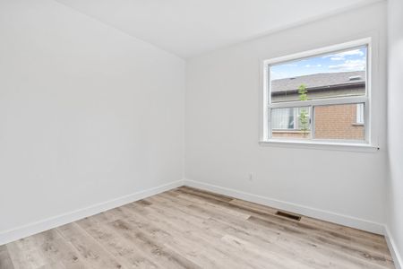 For Lease - 73 Trinnell Boulevard Unit# Main, Toronto, Ontario - Photo 2