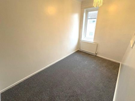 4 bedroom end of terrace house to rent - Photo 2