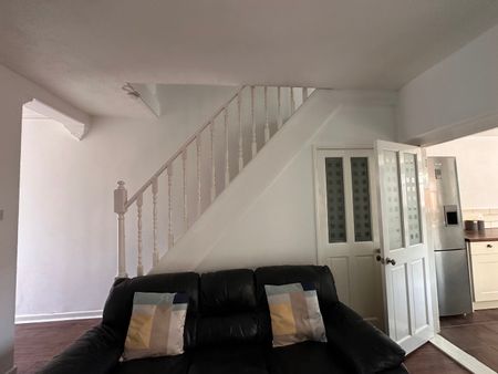 4 bedroom house - Photo 2