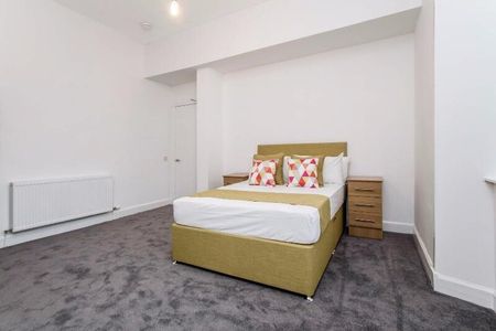 3 bedroom flat to rent - Photo 3