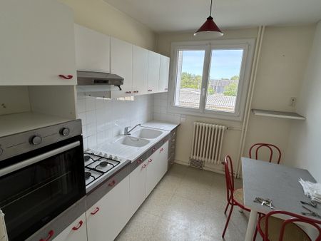 Location Appartement 4 pièces 71m² SAUMUR 49400 - Photo 3