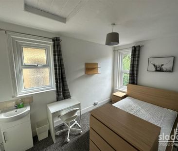 6 bedroom detached house to rent - Photo 1