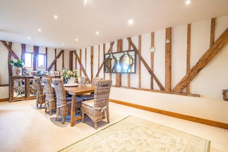 4 bedroom character property to rent - Photo 5