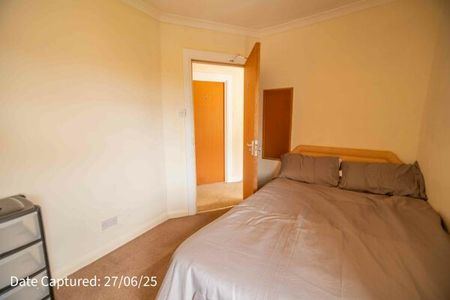 251, Tang Hall lane - Photo 3