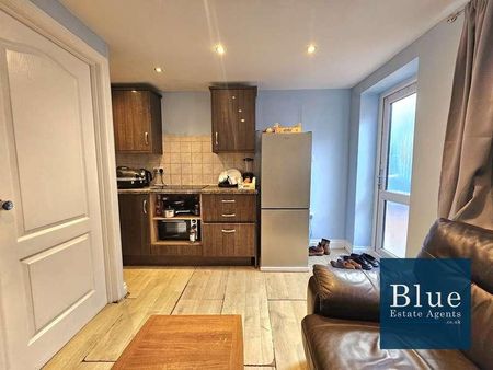 Unwin Avenue, Feltham, TW14 - Photo 5