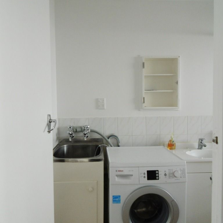 Charming 2-Bedroom Gem in Northcote Point - Photo 1