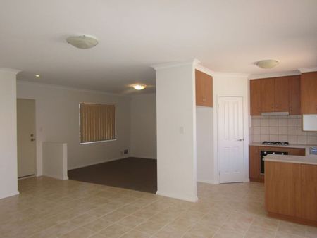 Modern street front villa in excellent location HOME OPEN SATURDAY 17 JANUARY AT 9.00AM SHARP! - Photo 3