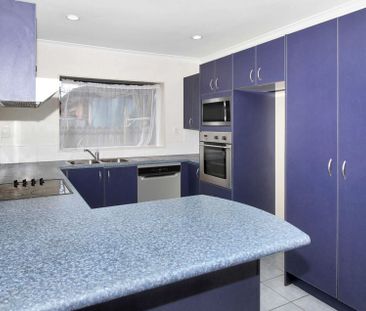 3 Double Bedroom Property in Great Location&excl; - Photo 4