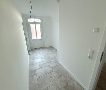 Neubauwohnung im Erdgeschoss mit großer Garage und Garten - Photo 1
