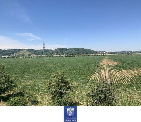 Himmlische Dachgeschoss-Wohnung mit Fernblick! Helles Wohnzimmer, gemütliche Loggia! - Foto 1