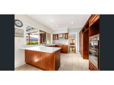 Stylish 4-Bedroom Family Living in the Viewbank College Zone - Photo 3