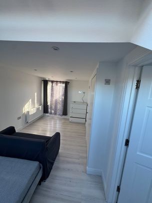 5 Bed Terraced House, Denton Road, N18 - Photo 1