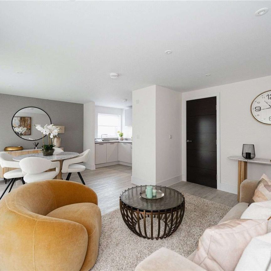 A first floor, 2 bedroom apartment with balcony, located on Hythe's shoreline. - Photo 1